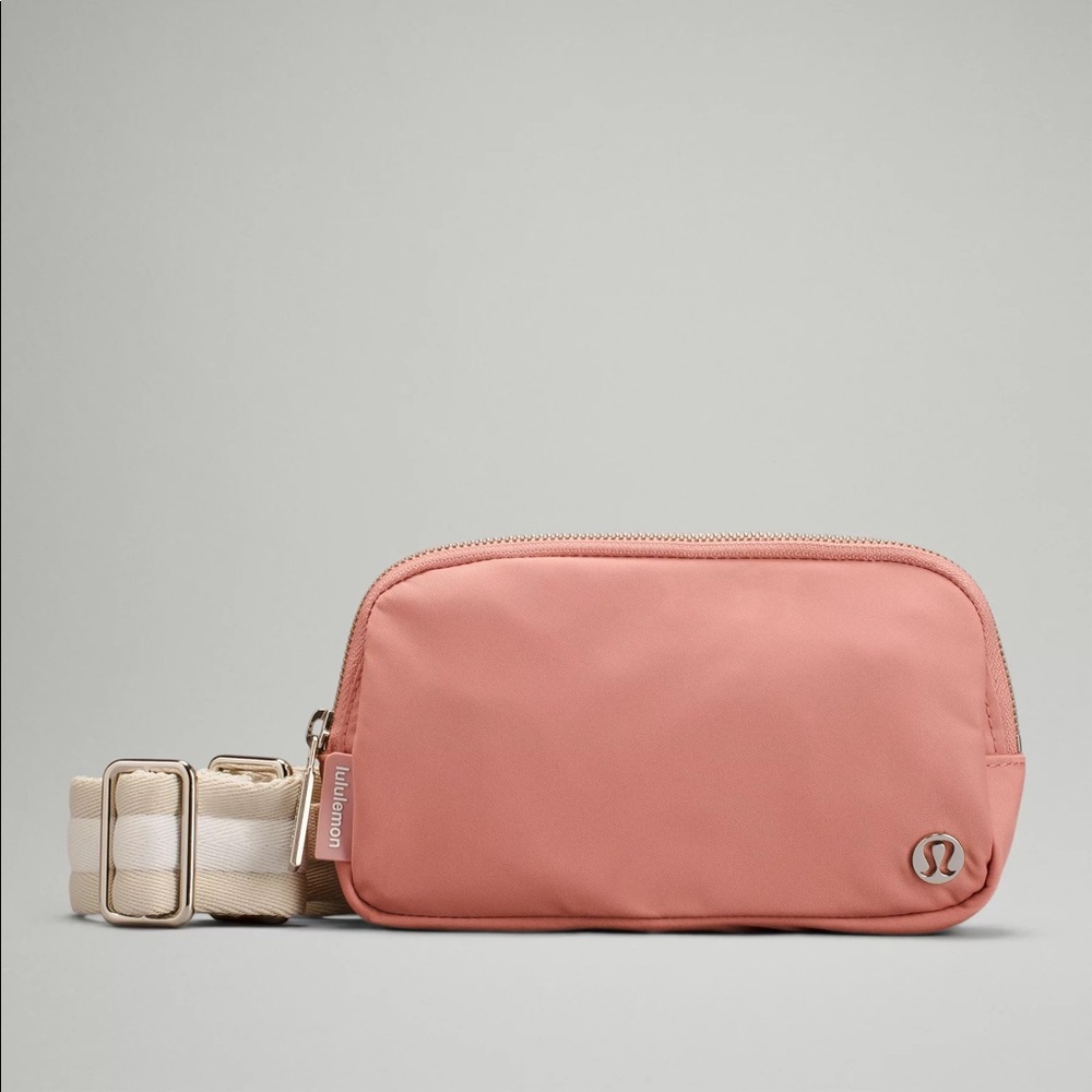 NWT Lululemon Everywhere Crossbody Bag